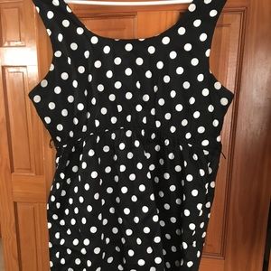 Adorable polka dot maternity dress.